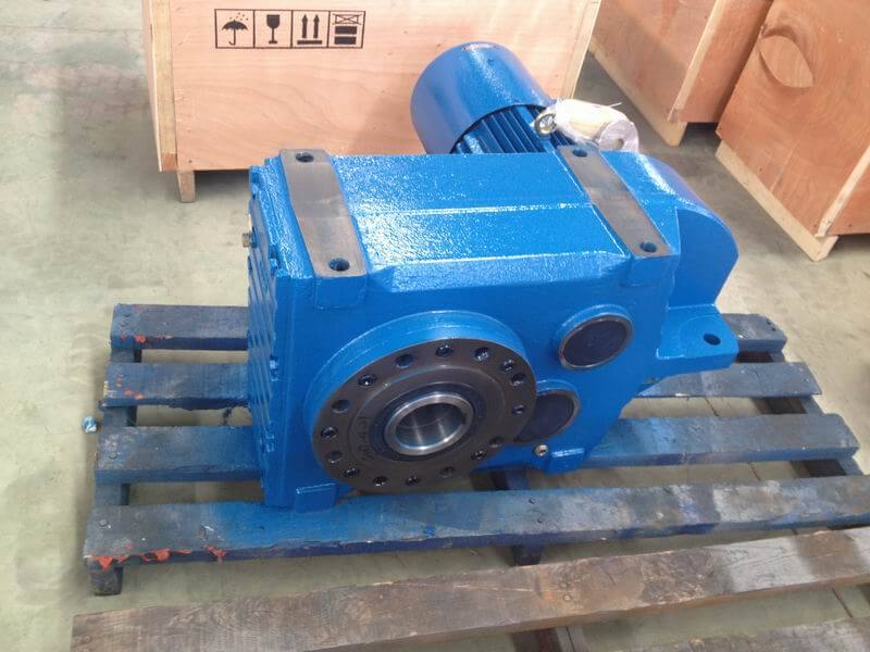 Parallel shaft helical gearmotor FLK