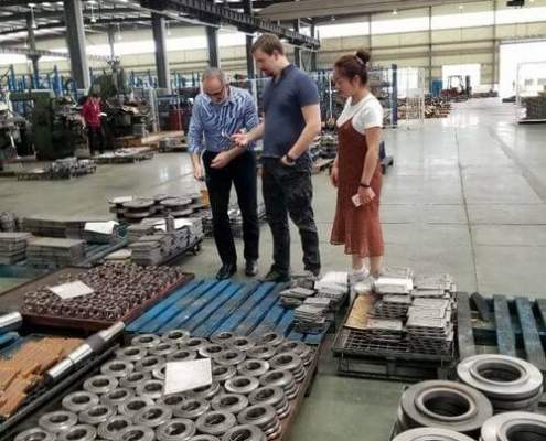 CUSTOMER-VISITING-FLK-GEARBOX-REDUCER-FACTORY