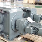 KHB167RF97-4870-YEJ0.75KW Hollow Shaft Shrink Disk Combined Helical Bevel Gear Unit