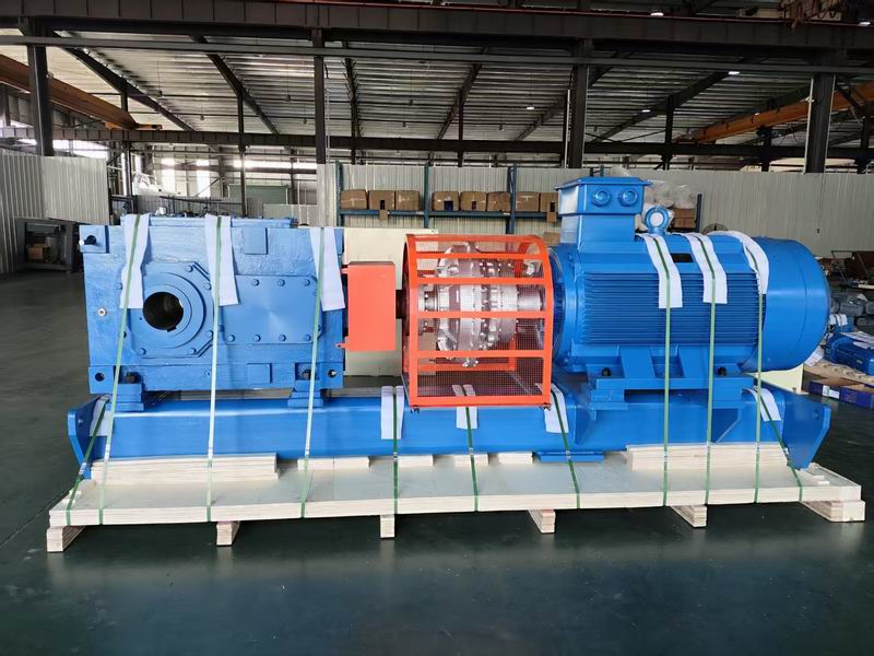 Hollow shaft helical bevel gear unit for conveyor